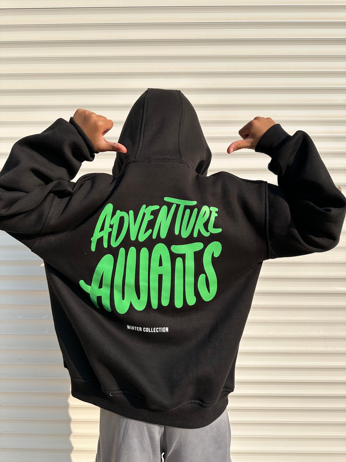 Adventure Awaits Hoodie "BLACK"